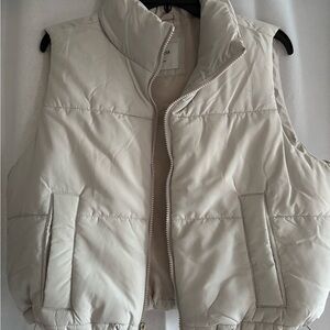 Hollister Women's Off-White Puffer Vest
